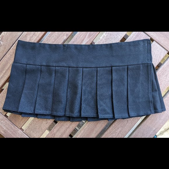 Donald Seneca Dresses & Skirts - 💜Micro-Mini Pleated Black Skirt